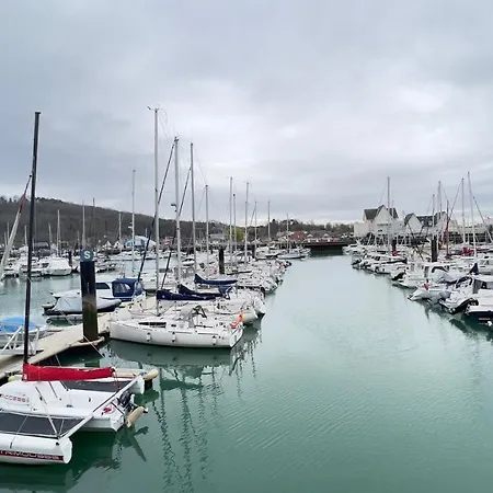 Port Guillaume شقة